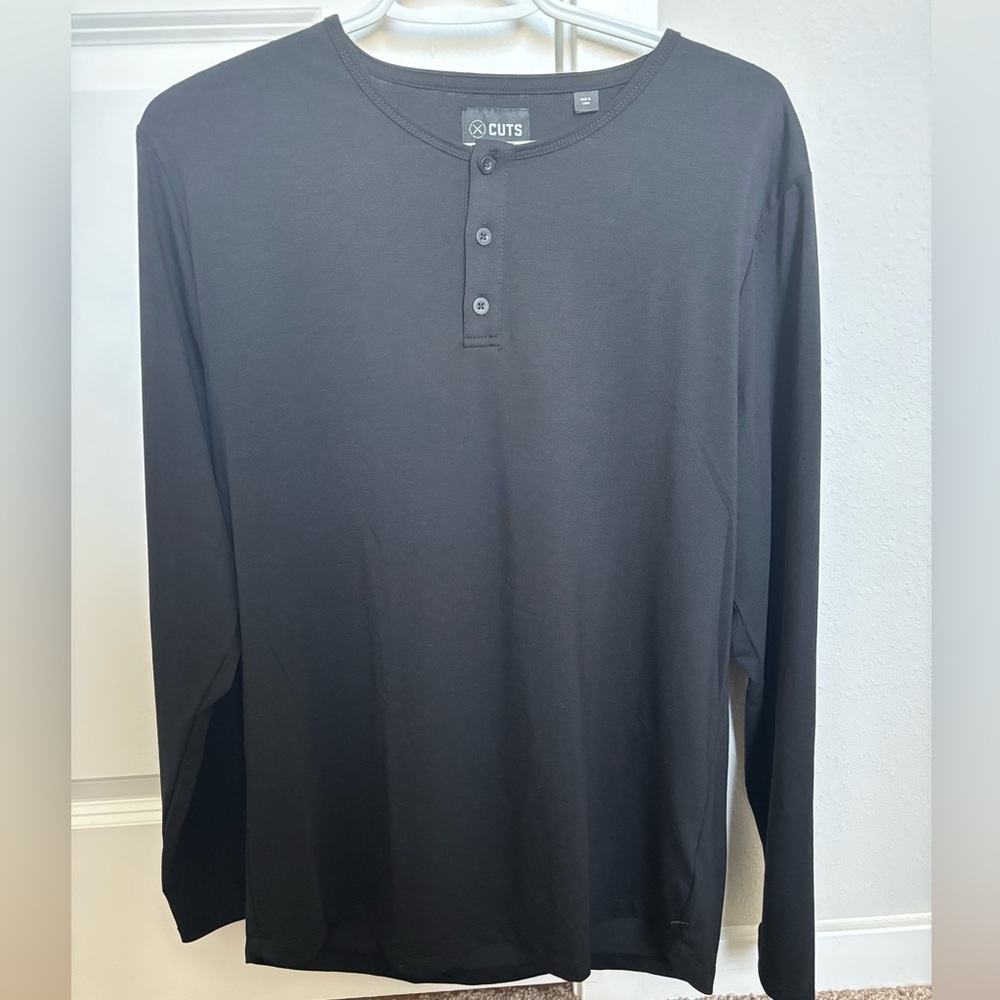 Cuts Clothing AO Long Sleeve Henley Curve Hem